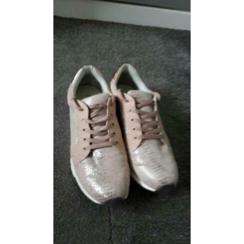 Roze sneakers van Tamaris mt 37 NIEUW