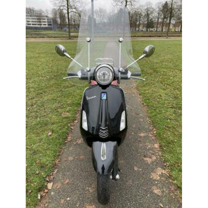 Vespa Primavera Black Snor 2e eigenaar