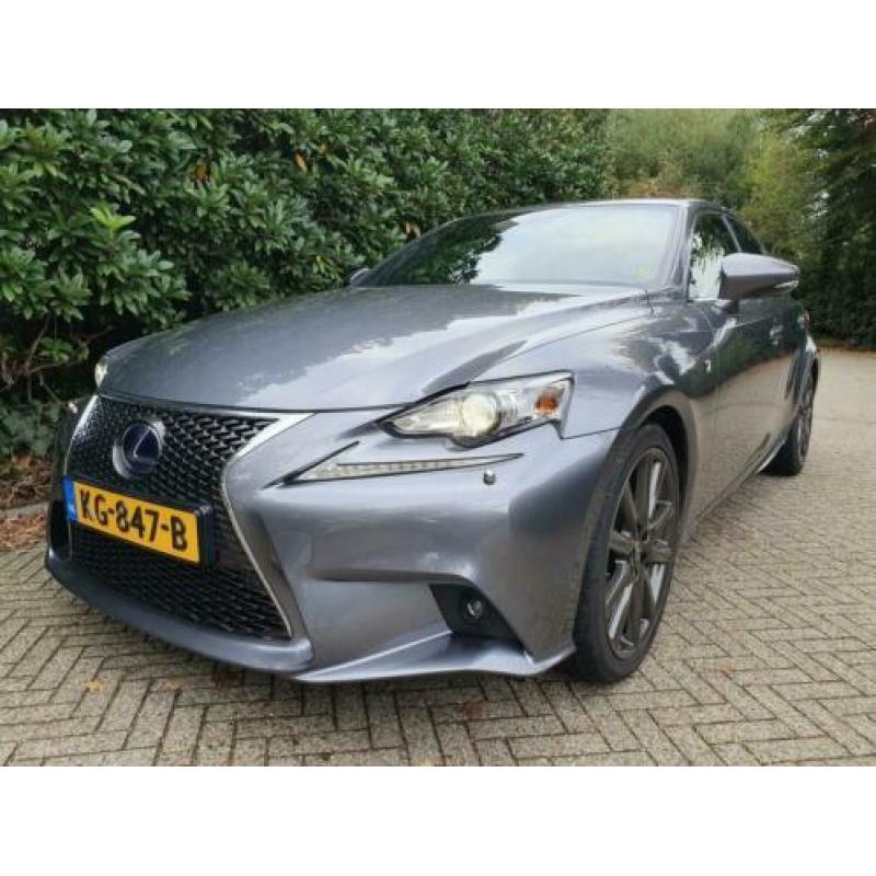 Lexus IS 300h F Sport Line Navi/Xenon/Trekhaak (bj 2015)