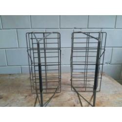 2 vintage flessenrekken