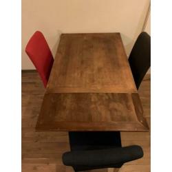 Tafel met verlengstukken en 4 stoelen