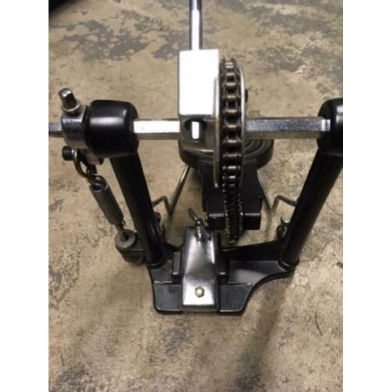 Sonor base drum pedaal , prima staat . prijs 50 euro .
