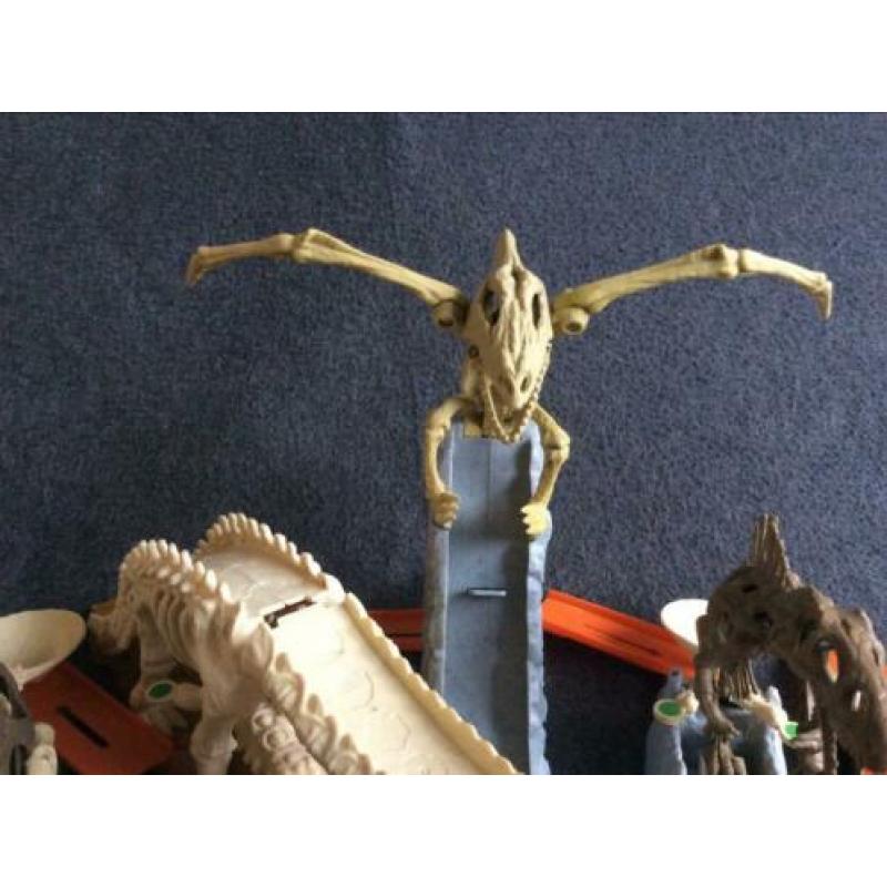 Hotwheels dino challenge racebaan met extra’s