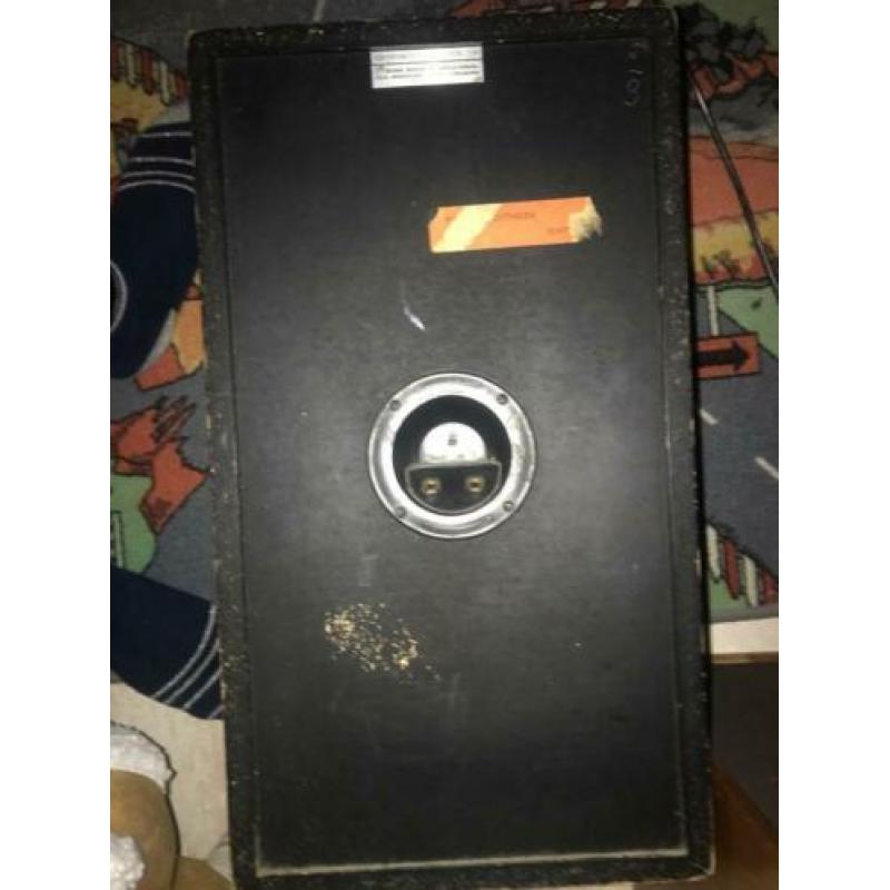 Yamaha versterker met twee speaker boxen