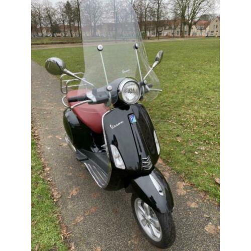 Vespa Primavera Black Snor 2e eigenaar
