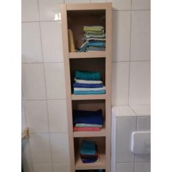 Hoge badkamerkast