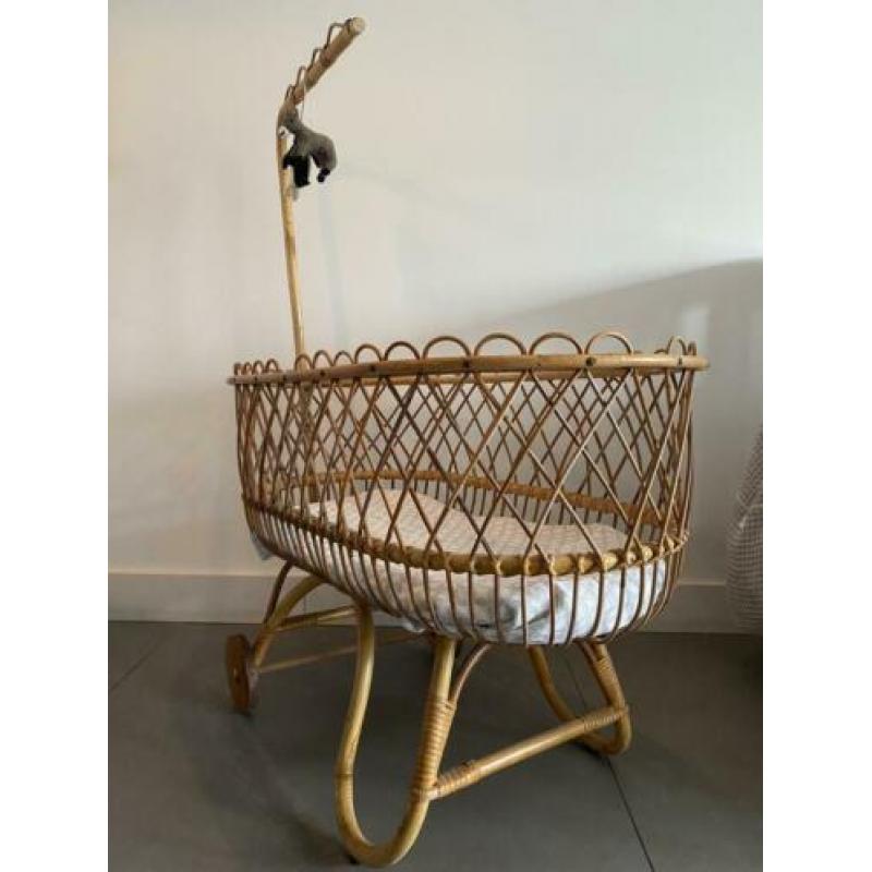 Rotan antieke wieg