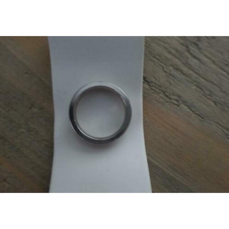 Nieuw stalen ring kan zowel voor dame /heer