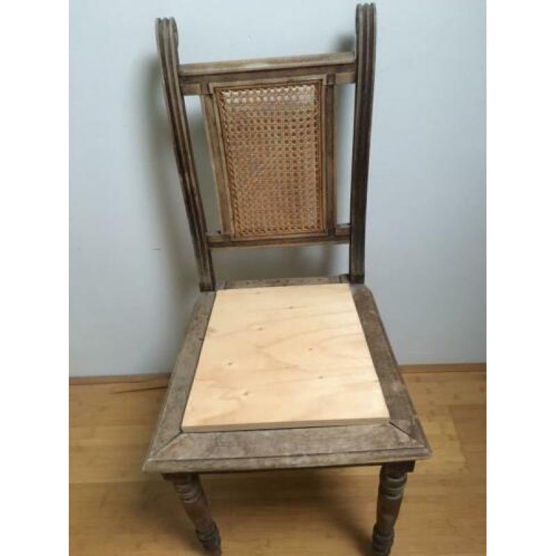 Oud stoeltje- opknappertje voor 5 euro
