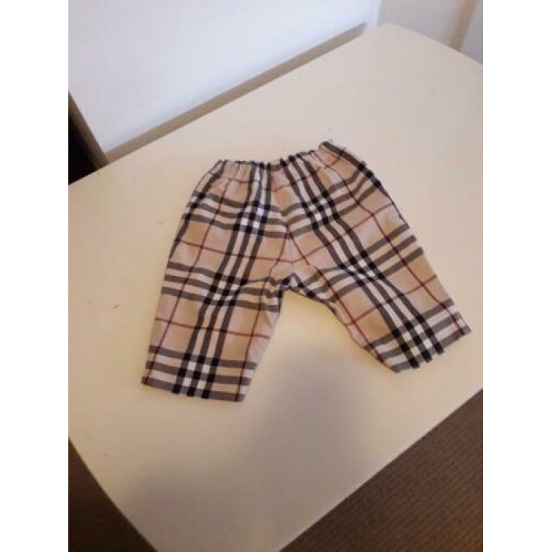Burberry broekje maat 80
