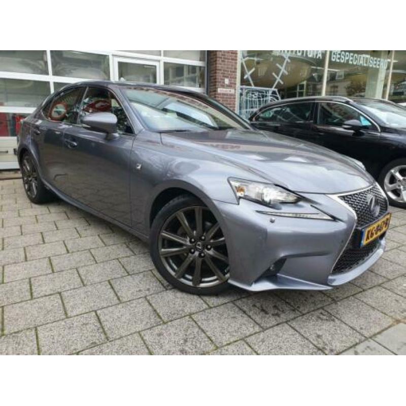 Lexus IS 300h F Sport Line Navi/Xenon/Trekhaak (bj 2015)