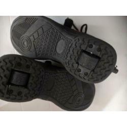 Clickerschoenen met wieltjes, mt 34/35 en mt 36/37.