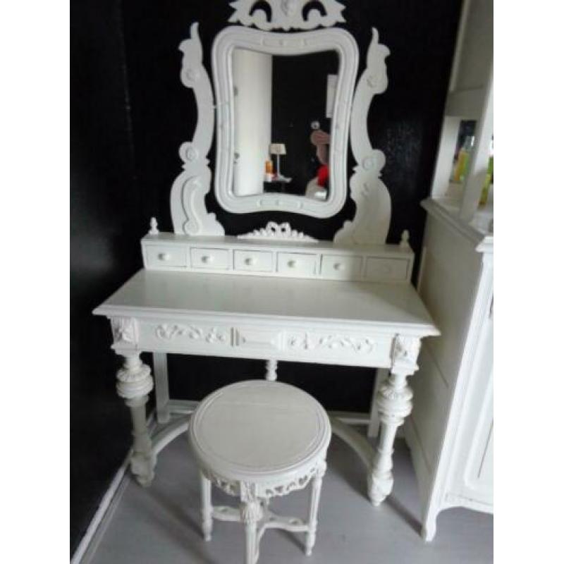 Antieke witte kaptafel/toillettafel met antieke kruk