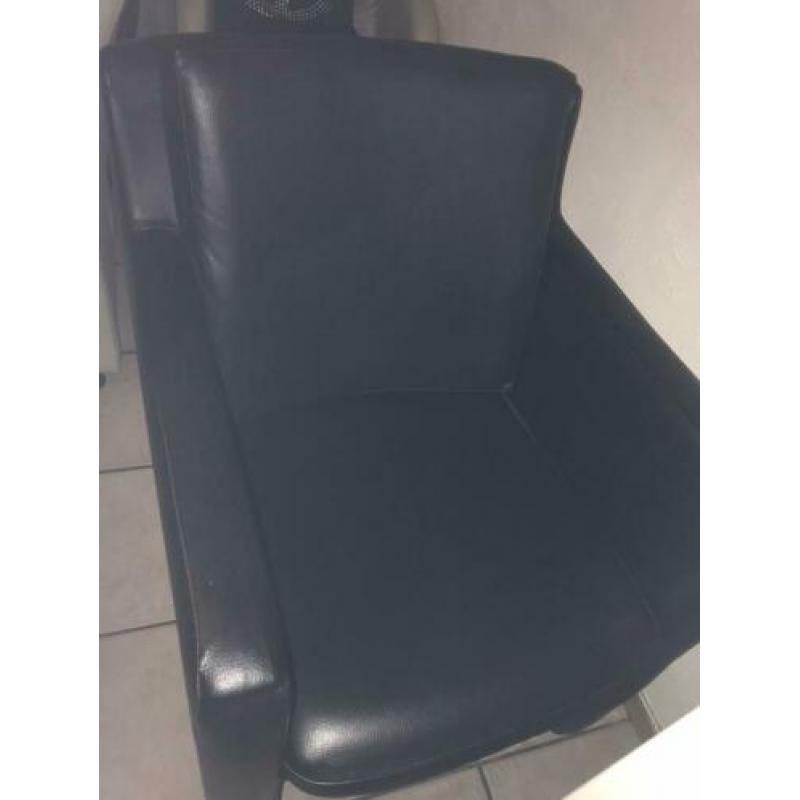 4 zwarte leren stoelen