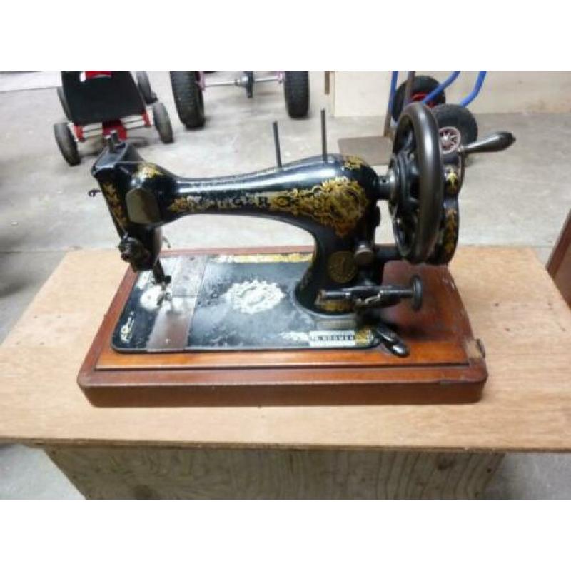 antieke naaimachine