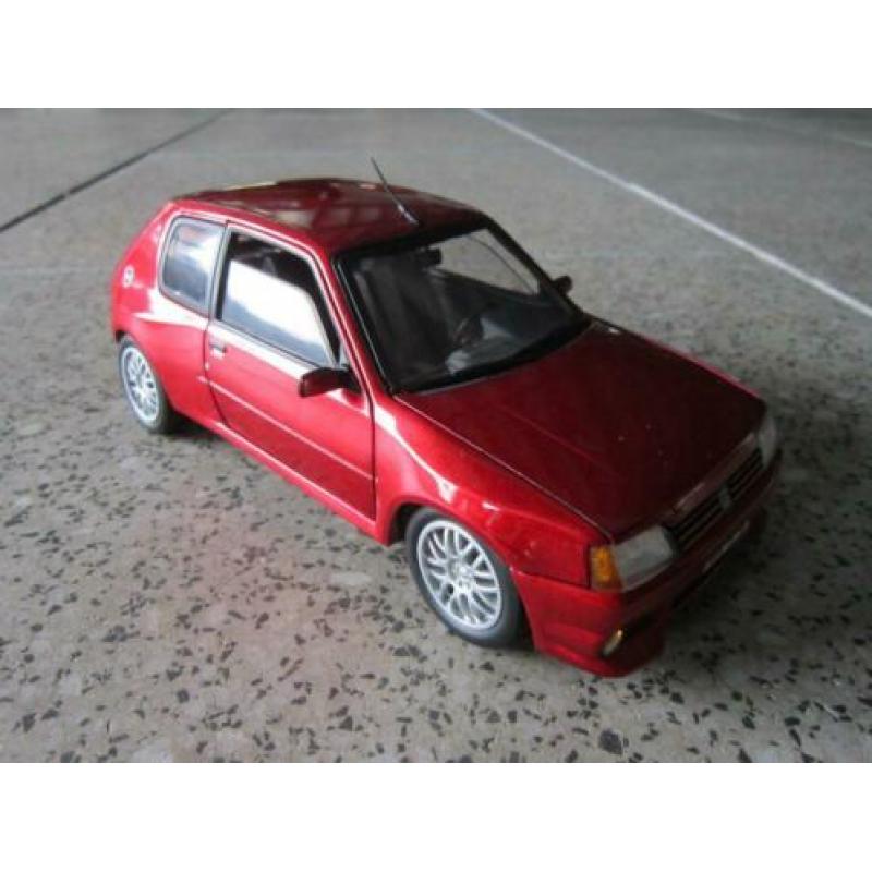 Peugeot 205 gti rood metallic