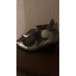 Mooie schoen zilver leer merk