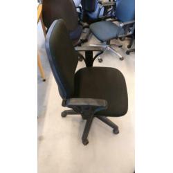 Bureaustoel met zwarte bekleding