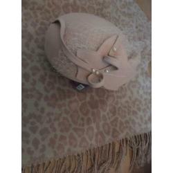Oudroze dop / hoed met bijpassende leopard panter sjaal