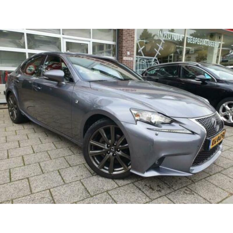 Lexus IS 300h F Sport Line Navi/Xenon/Trekhaak (bj 2015)