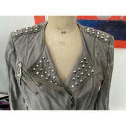 Stoer jasje van Airfield ZGAN grijs met studs. Maat 42