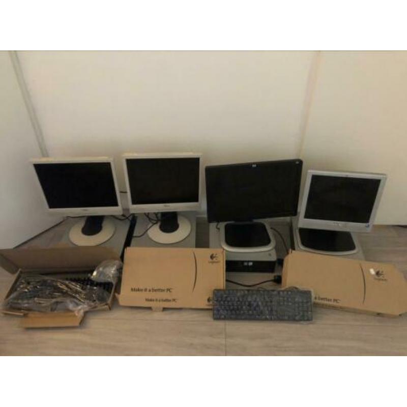 4x Pc’s inclusief schermen en nieuw toetsboarden