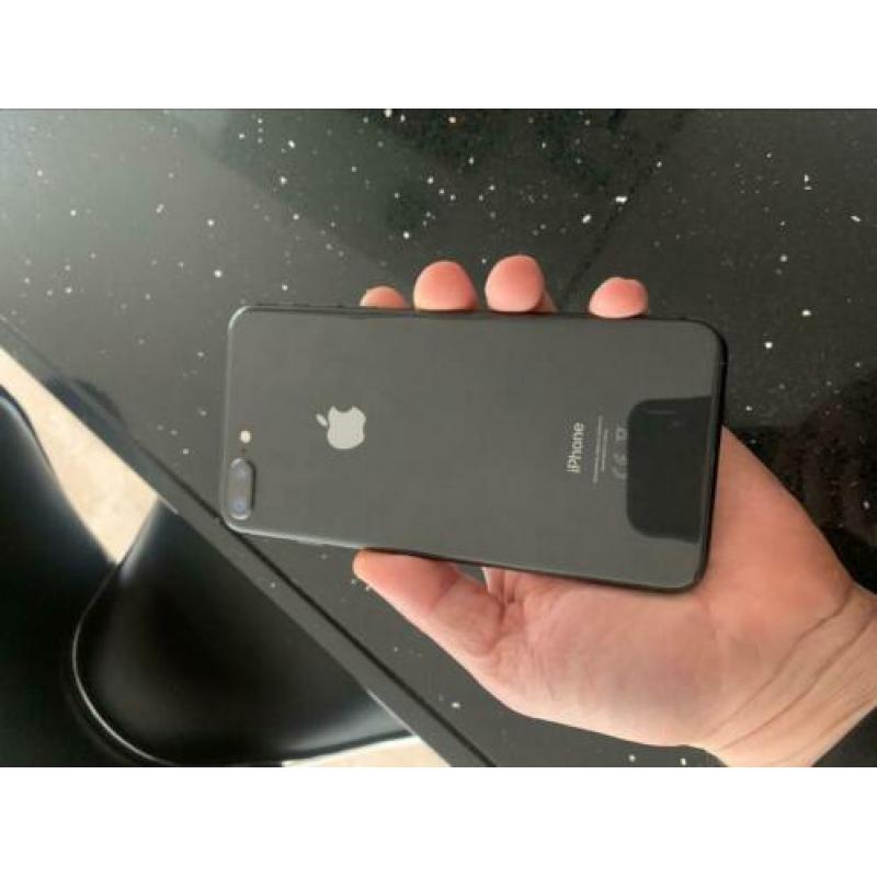 Iphone 8 plus Zo goed als nieuw met doos