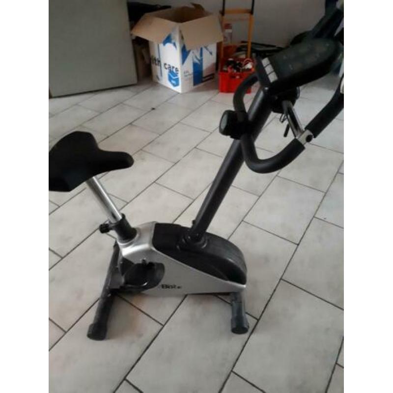 Hometrainer, stapper en buikspier apparaat