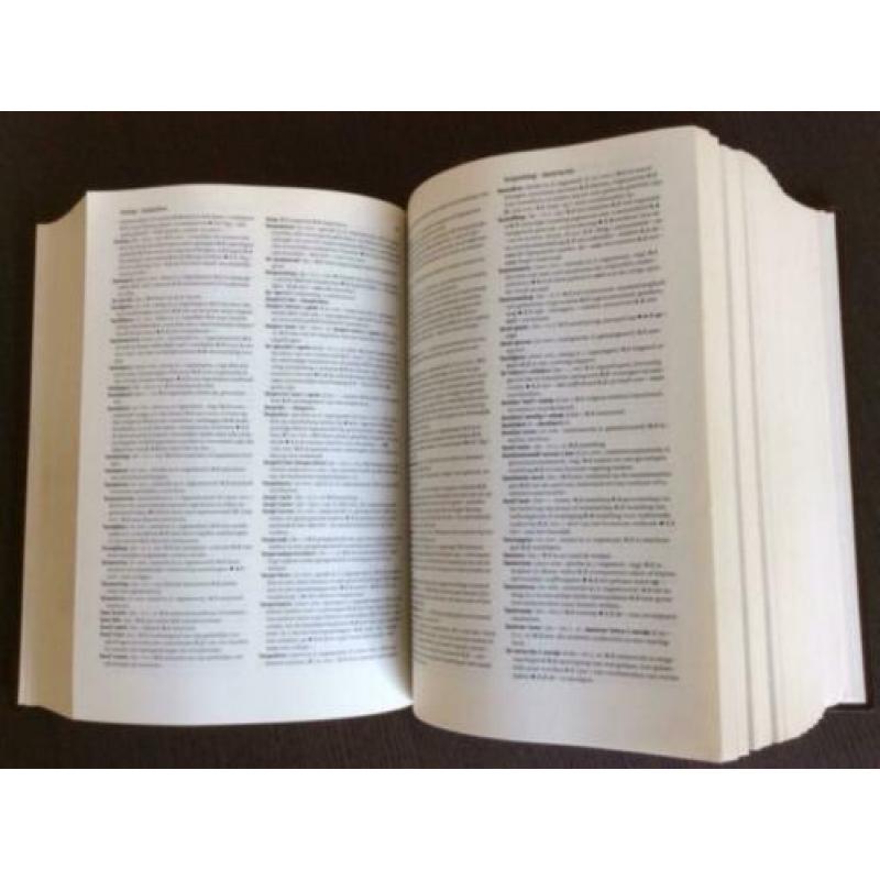 Dikke v Dale -Handwoordenboek Hedendaags Nederlands 1988