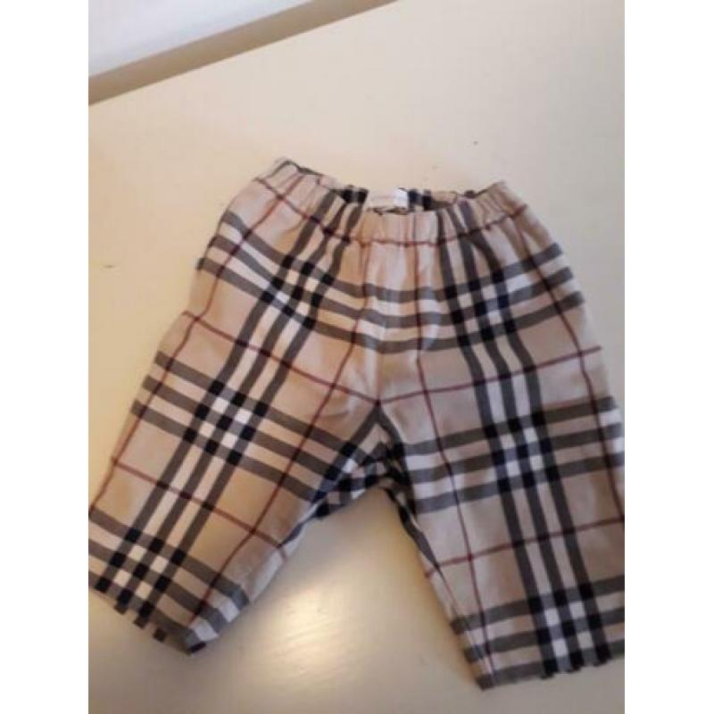Burberry broekje maat 80