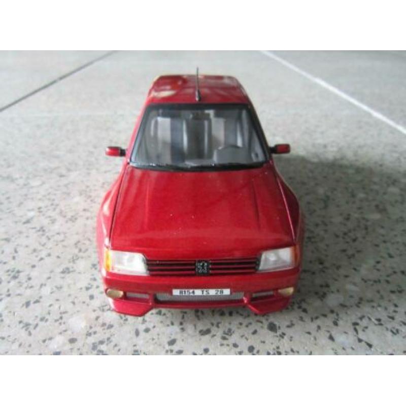 Peugeot 205 gti rood metallic