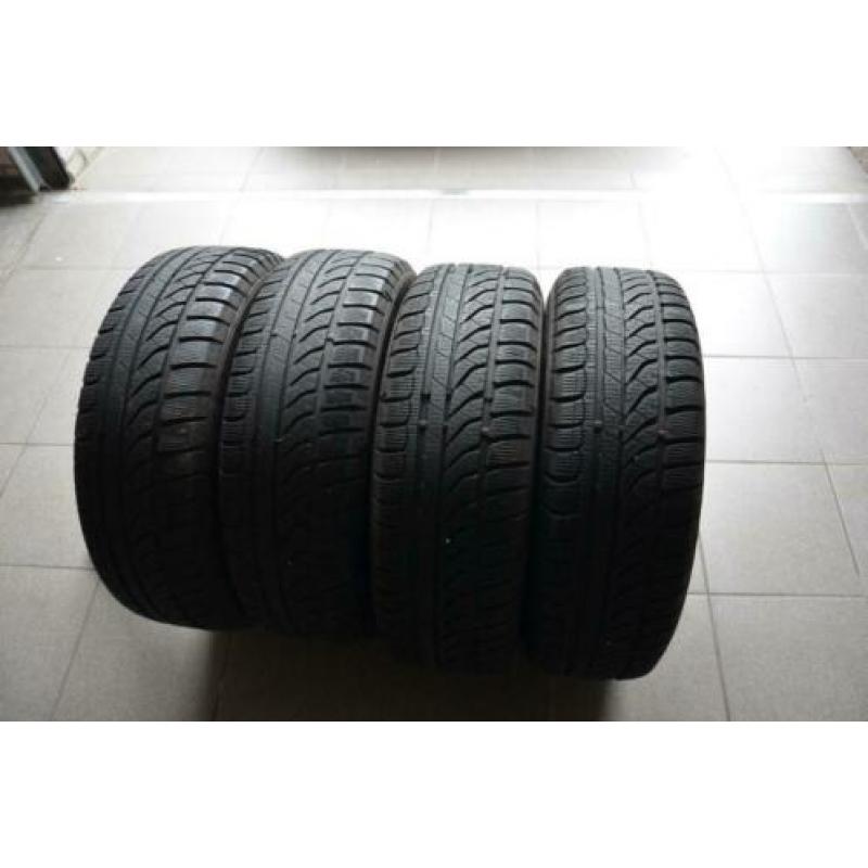 4 mooie 15 inch aluminium velgen met Dunlop winterbanden