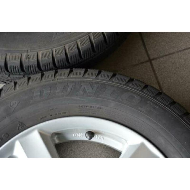 4 mooie 15 inch aluminium velgen met Dunlop winterbanden