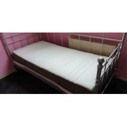 Eenpersoonsbed , lattenbodem en matras