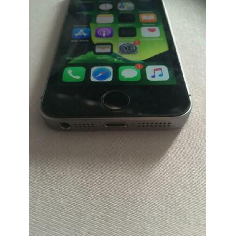 Iphone SE 32gb in zeer nette staat.