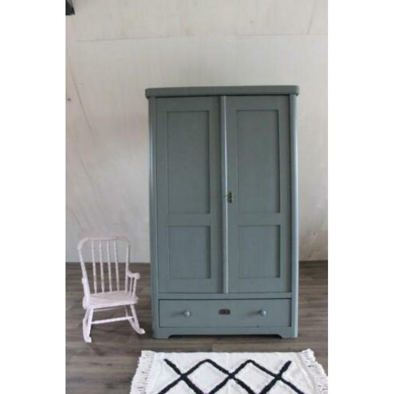 Prachtige antieke, brocante kast / massief hout /donkergroen