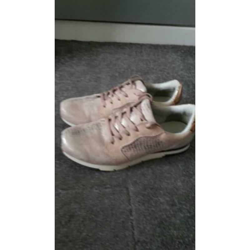 Roze sneakers van Tamaris mt 37 NIEUW