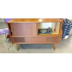 jaren 70 radio meubel. radio en pick up werken nog.