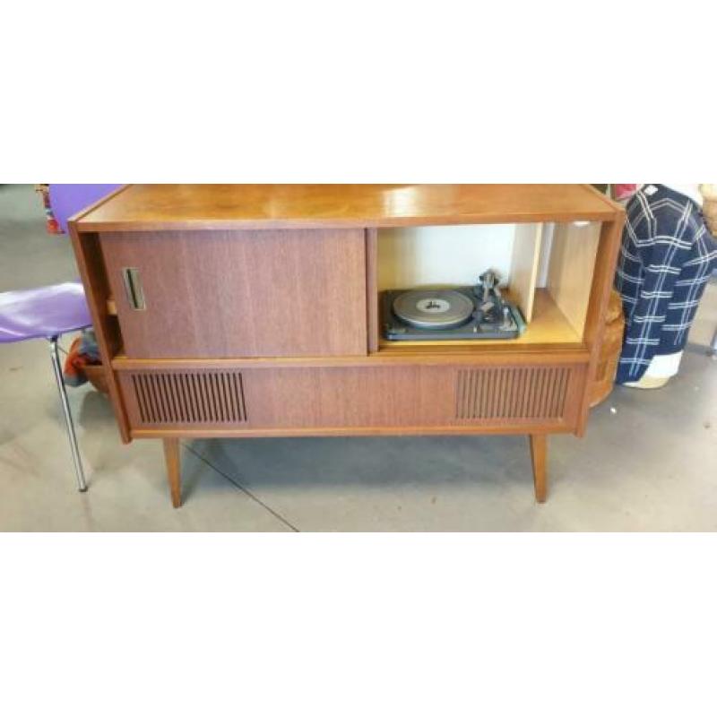 jaren 70 radio meubel. radio en pick up werken nog.