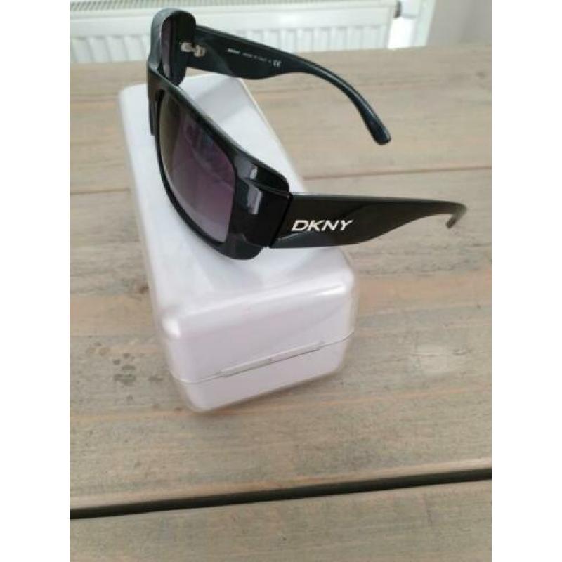 DKNY zonnebril zwart