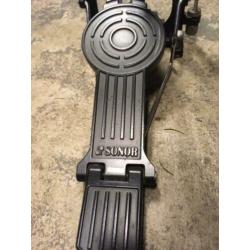 Sonor base drum pedaal , prima staat . prijs 50 euro .