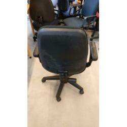 Bureaustoel met zwarte bekleding