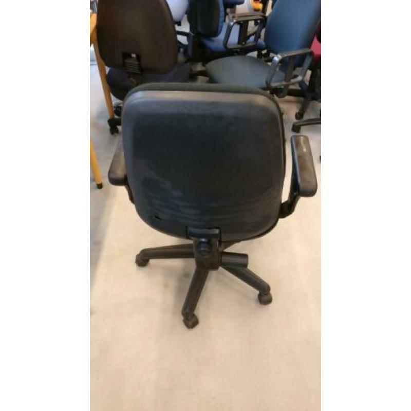Bureaustoel met zwarte bekleding