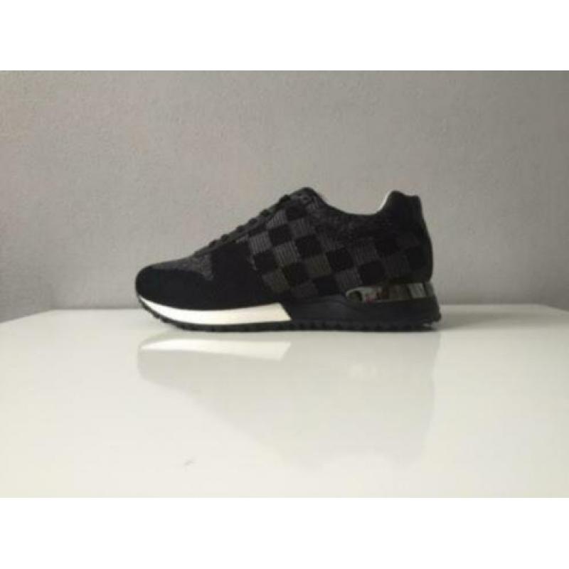 Originele Louis Vuitton Sneakers LV Zwart Suede Runners S