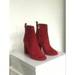 Rode suede haklaars | &Other Stories | mt 39