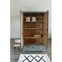 Prachtige antieke, brocante kast / massief hout /donkergroen