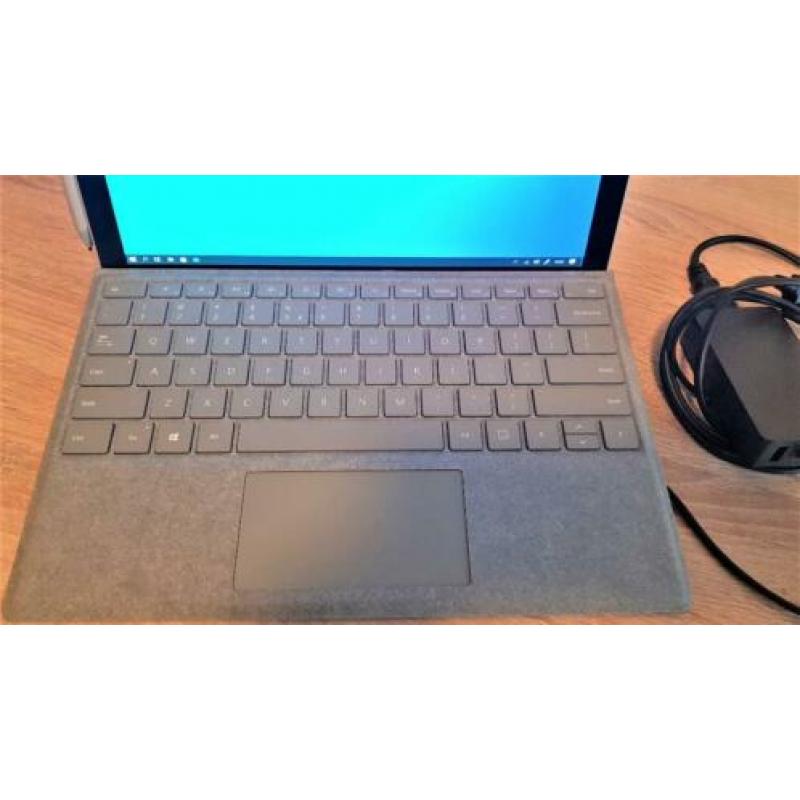 Microsoft Surface Pro, i5, 8GB ram, 256GB ssd 4G/LTE, ZGAN