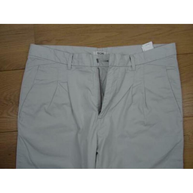 SALE !! KIOMI maat W33, zilvergrijze chino broek.