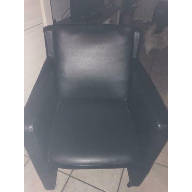 4 zwarte leren stoelen