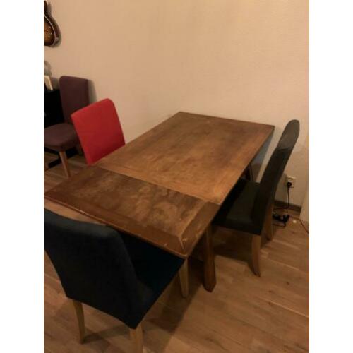 Tafel met verlengstukken en 4 stoelen